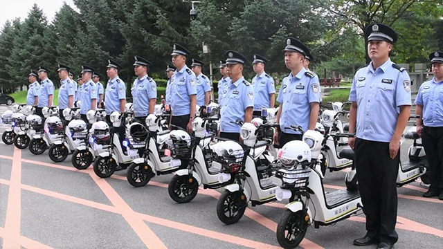 吉林图们配发警用电动车 跑出警务“加速度”(组图) 吉林图们配发警用电动车 跑出警务“加速度”(组图)
